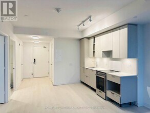3900 Confederation Pkwy in Mississauga, ON - Building Photo - Building Photo