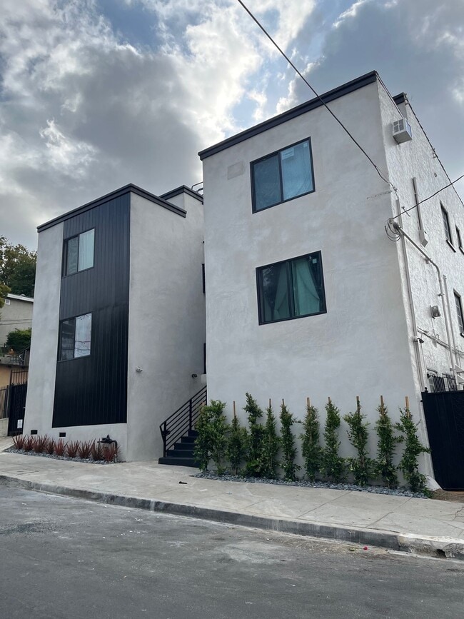 SUT - 1314 Sutherland St