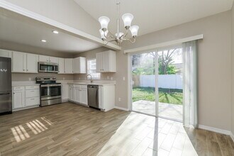 9715 Little Pond Way in Tampa, FL - Foto de edificio - Building Photo