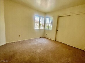 2465 Palmridge Dr in Las Vegas, NV - Building Photo - Building Photo