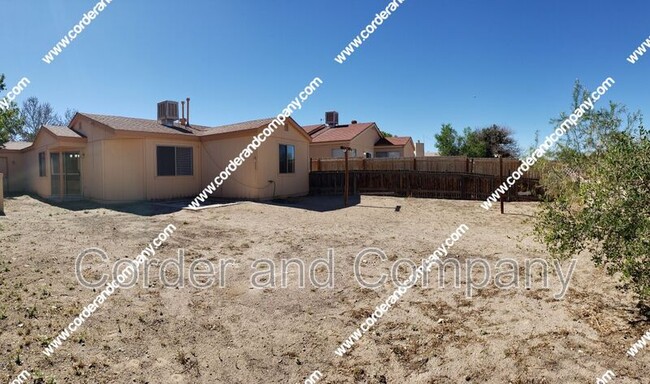 1776 Jeffrey Rd NE in Rio Rancho, NM - Foto de edificio - Building Photo