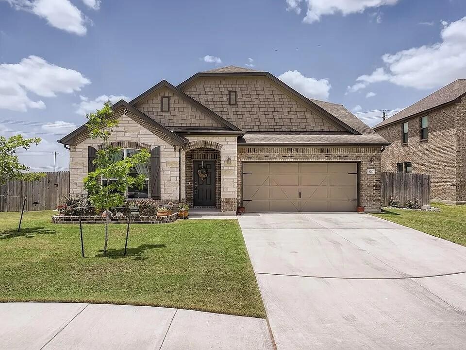 1717 Foxglove Dr in Lockhart, TX - Building Photo