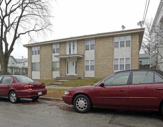 1004 E Pleasant St in Milwaukee, WI - Foto de edificio - Building Photo