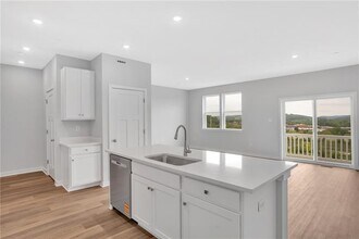 126 Scotland Ln in Harmony, PA - Building Photo - Building Photo