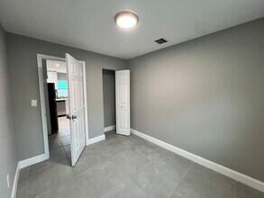 422 SW 4th Ave in Delray Beach, FL - Foto de edificio - Building Photo