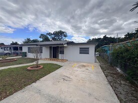 536 E 27th St in Hialeah, FL - Building Photo
