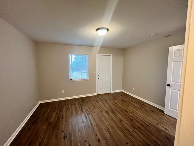 property at 2912 Creekview Ct