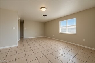 2105 Canal St in Ft. Myers, FL - Foto de edificio - Building Photo