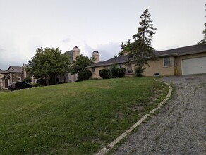 219 W 79th St in Burr Ridge, IL - Building Photo - Building Photo