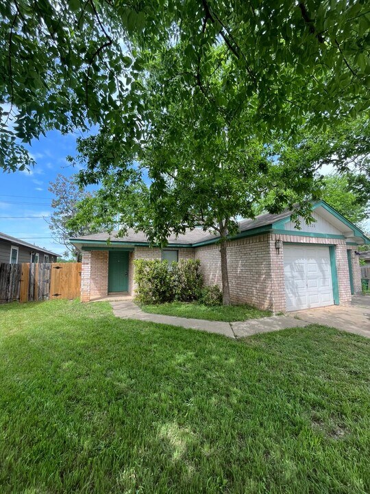 2628 Gwendolyn Ln in Austin, TX - Building Photo