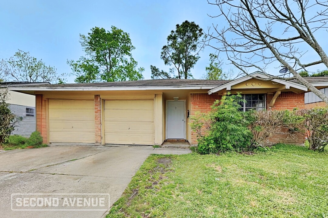 4738 Trail Lake Dr in Houston, TX - Building Photo