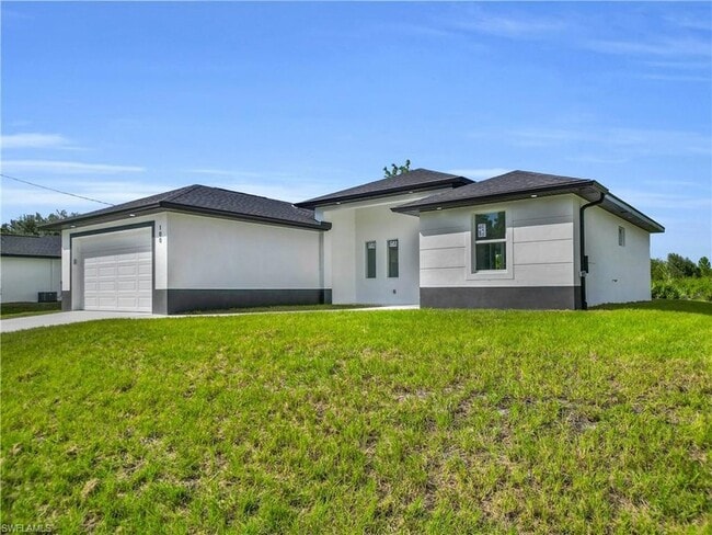 100 W 11th St in Lehigh Acres, FL - Foto de edificio - Building Photo