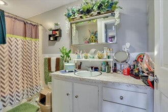 1580 Hartford-New London Turnpike, Unit 3R in Montville, CT - Foto de edificio - Building Photo