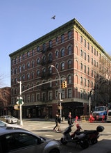 351 Bleecker St in New York, NY - Building Photo - Building Photo