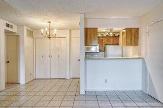 7621 McCallum Blvd in Dallas, TX - Building Photo - Building Photo