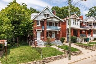 512 Maple Ave in Cincinnati, OH - Building Photo