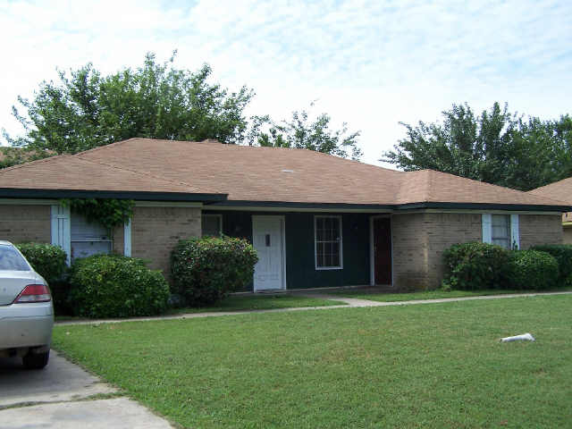 3213 W Park Row in Corsicana, TX - Building Photo