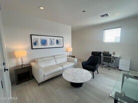 1611 E Lamar Rd in Phoenix, AZ - Building Photo