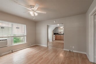 1320 22nd St in Huntsville, TX - Building Photo - Building Photo