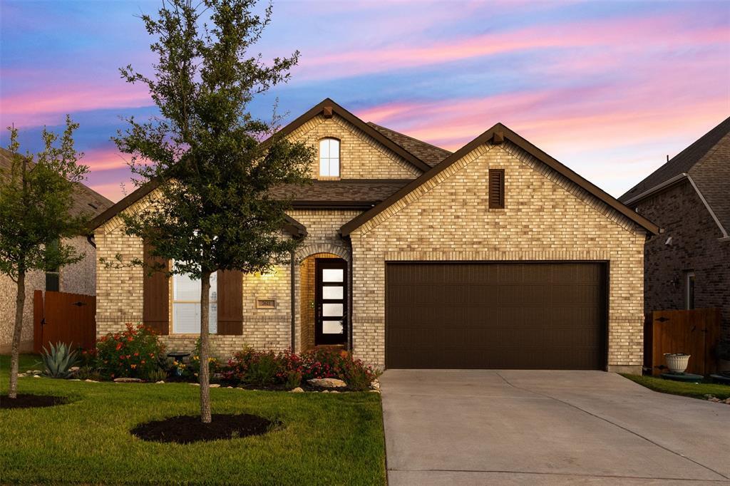 7611 Desert Needle Dr in Lago Vista, TX - Foto de edificio