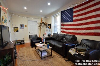 79 Thatcher St, Unit 301 in Brookline, MA - Foto de edificio - Building Photo