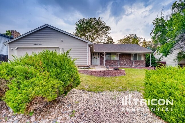 3719 S Walden St in Aurora, CO - Building Photo - Building Photo