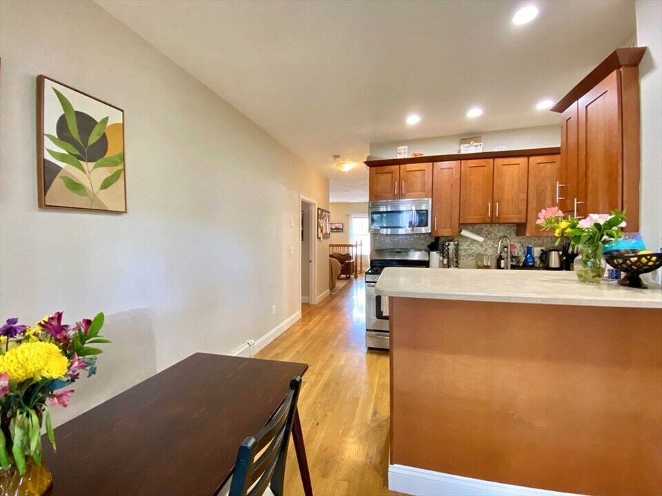 512 E 3rd St in Boston, MA - Foto de edificio