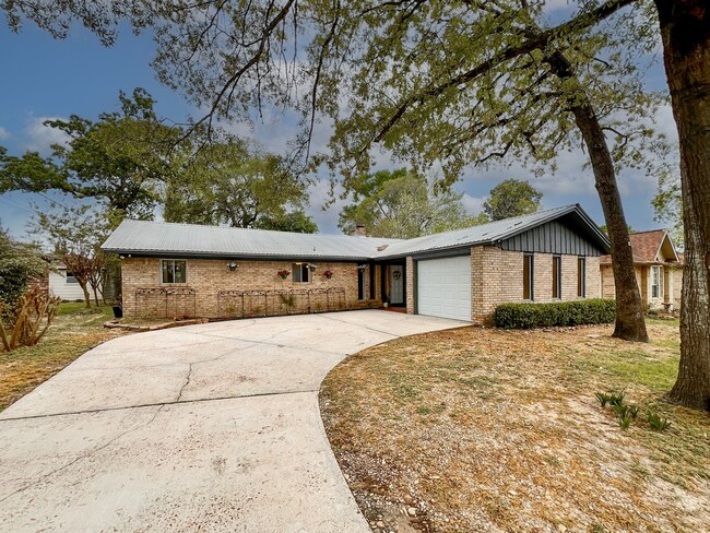 property at 401 Rolling Hills Dr W