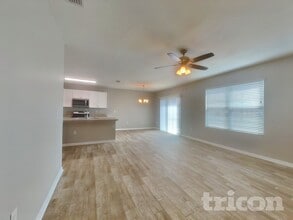 2206 Rockmart Loop in Tavares, FL - Building Photo - Building Photo