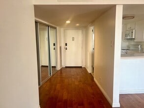 4314 Marina City Dr, Unit 128 in Marina Del Rey, CA - Foto de edificio - Building Photo