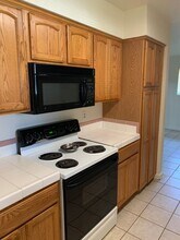 7521 Blackthorne Way in Citrus Heights, CA - Foto de edificio - Building Photo