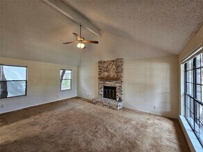 13102 Briar Hollow Dr in Austin, TX - Building Photo - Building Photo