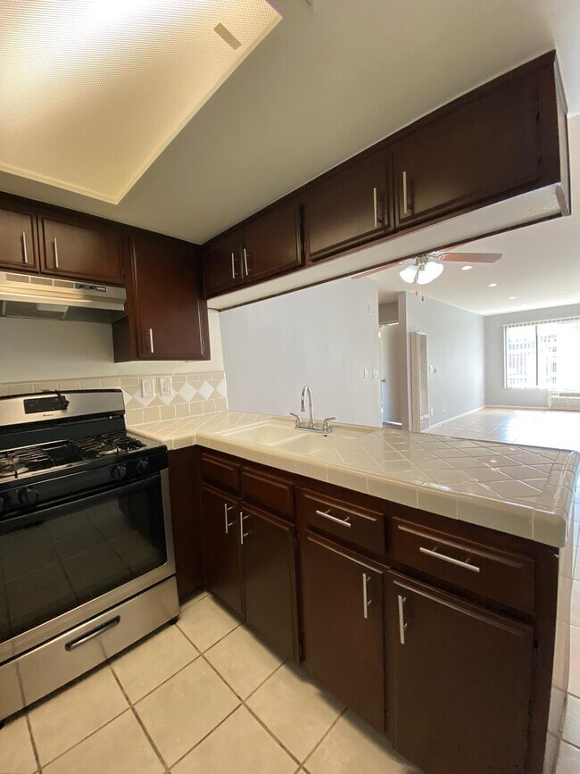 852 N Bunker Hill Ave Rentals in Los Angeles, CA