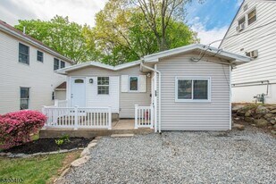 59 Iroquois Ave in Parsippany Troy Hills, NJ - Building Photo