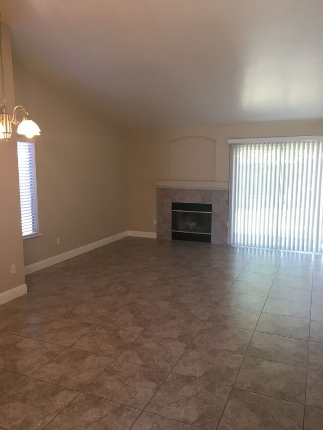 4330 Stride Way in Bakersfield, CA - Building Photo - Building Photo