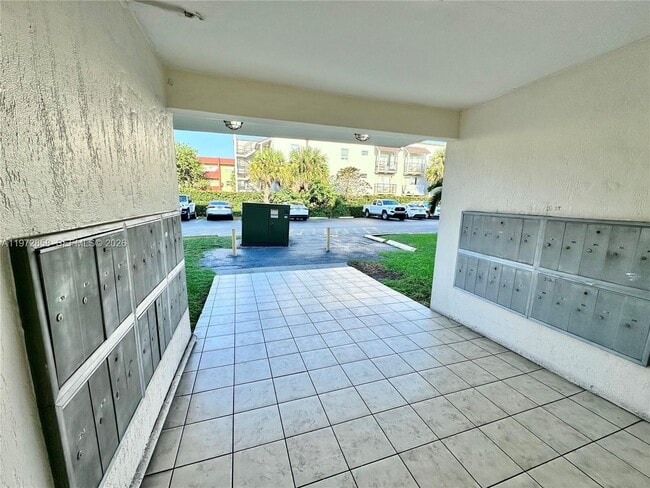 4275 NW S Tamiami Canal Dr in Miami, FL - Foto de edificio - Building Photo