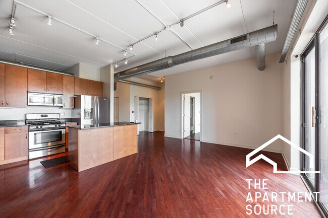 property at 3125 W Fullerton Ave