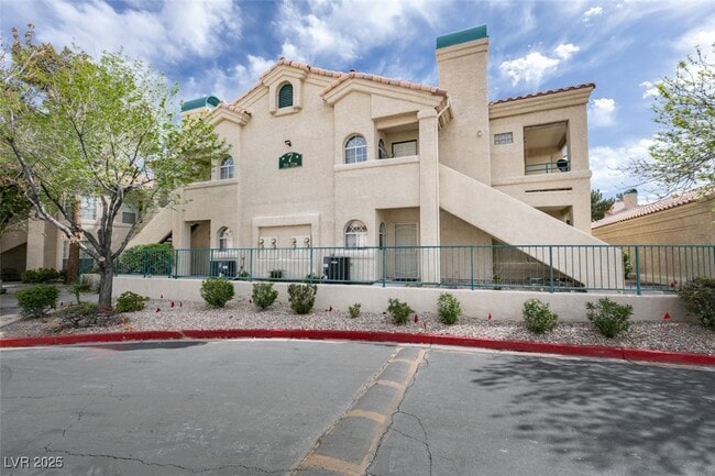 2251 Wigwam Pkwy in Henderson, NV - Building Photo - Building Photo
