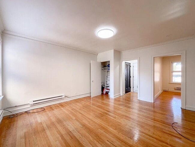property at 4222 N Clark St