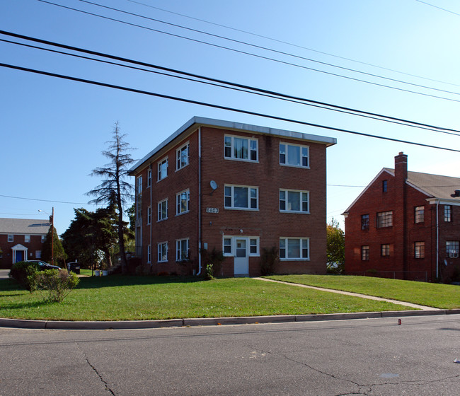 6803 Red Top Rd in Takoma Park, MD - Building Photo - Building Photo