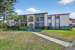 4723 Sable Pine Cir, Unit D2 in West Palm Beach, FL - Building Photo