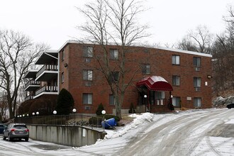 Bradford Condominiums in Woburn, MA - Foto de edificio - Building Photo
