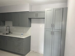 1067 NW 24th St in Miami, FL - Building Photo - Building Photo