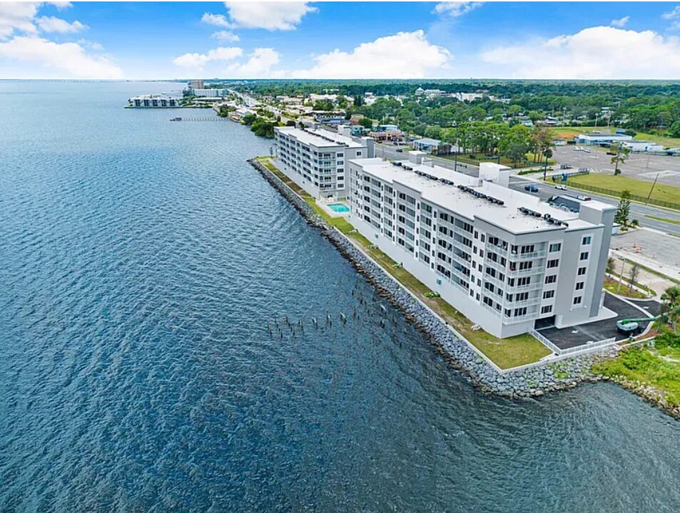1805 Riverside Dr in Titusville, FL - Building Photo