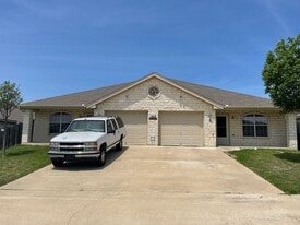 1303 Powder River Dr in Killeen, TX - Building Photo