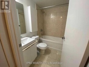 14-4414 York St in Toronto, ON - Building Photo - Building Photo