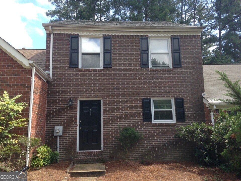155 Williamsburg Way in Fayetteville, GA - Building Photo