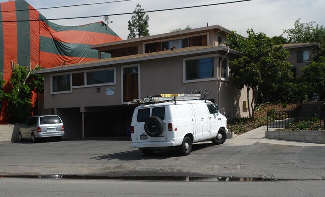 10208-10212 Tujunga Canyon Blvd in Tujunga, CA - Foto de edificio - Building Photo