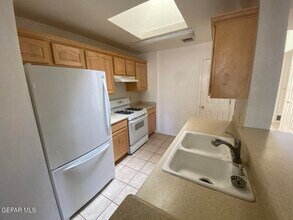 12601 Meadow Gate Dr in El Paso, TX - Building Photo - Building Photo