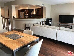 13031 Villosa Pl in Los Angeles, CA - Foto de edificio - Building Photo